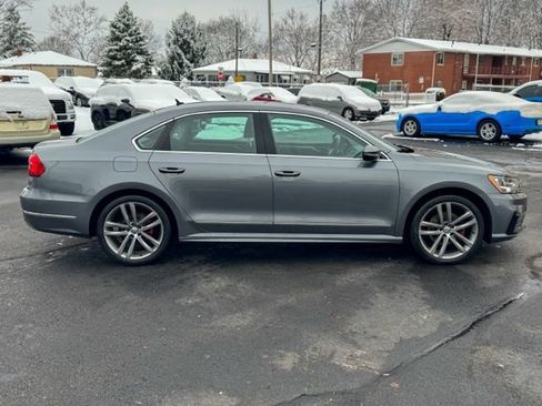 Used 2016 Volkswagen Passat 1.8T R-Line image 9