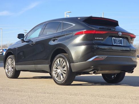 Used 2023 Toyota Venza Limited image 6