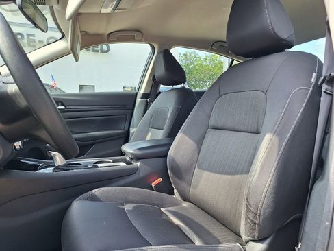 Used 2024 Nissan Altima 2.5 SV FWD image 22