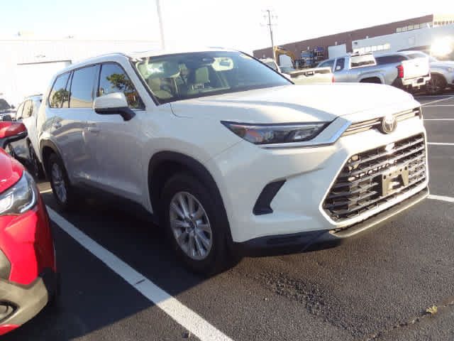Used 2024 Toyota Grand Highlander AWD image 3