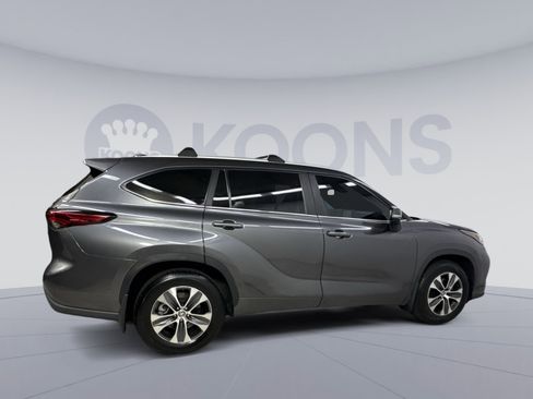 Used 2023 Toyota Highlander XLE FWD image 21