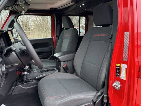 Used 2025 Jeep Wrangler Unlimited Rubicon AWD/4WD image 15
