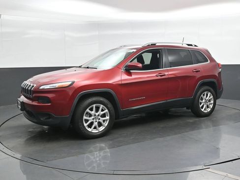 Used 2017 Jeep Cherokee Latitude w/ Cold Weather Group AWD/4WD image 7