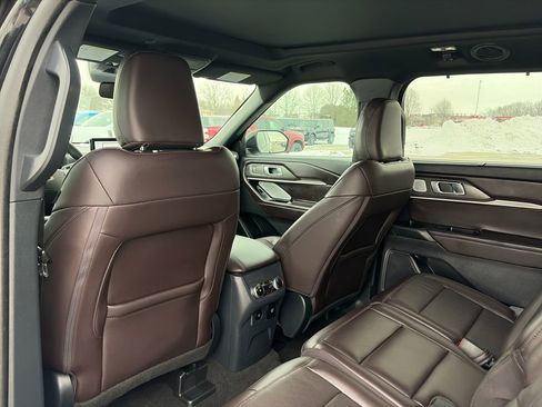 Used 2025 Ford Explorer Platinum image 35