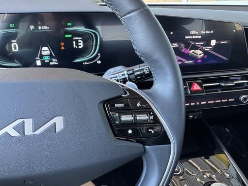 Used 2024 Kia Niro EX w/ EX Cold Weather Package image 33