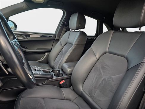 Used 2017 Porsche Macan Base image 18