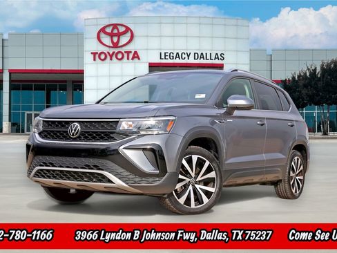 Used 2024 Volkswagen Taos SE image 1