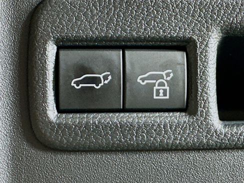 Used 2024 Toyota bZ4X XLE w/ Weather Package image 31