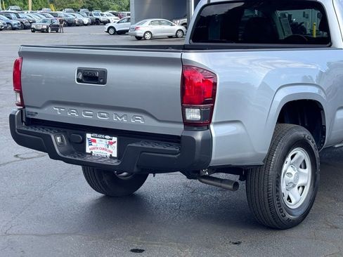 Used 2022 Toyota Tacoma SR RWD image 32