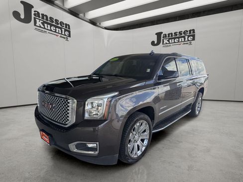 Used 2017 GMC Yukon XL Denali w/ Open Road Package AWD/4WD image 5