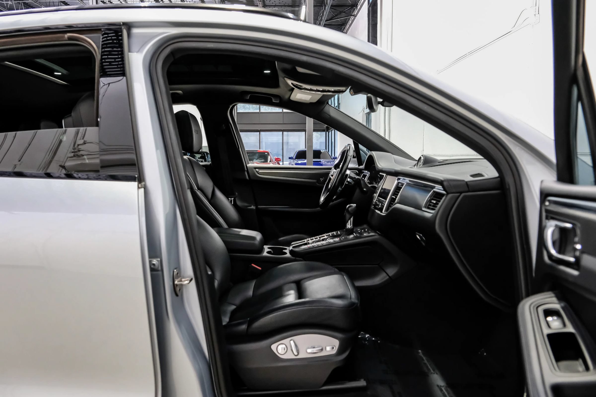 Used 2018 Porsche Macan GTS w/ Premium Package Plus AWD/4WD image 44