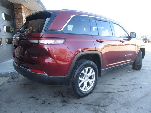 Used 2022 Jeep Grand Cherokee Limited AWD/4WD image 12
