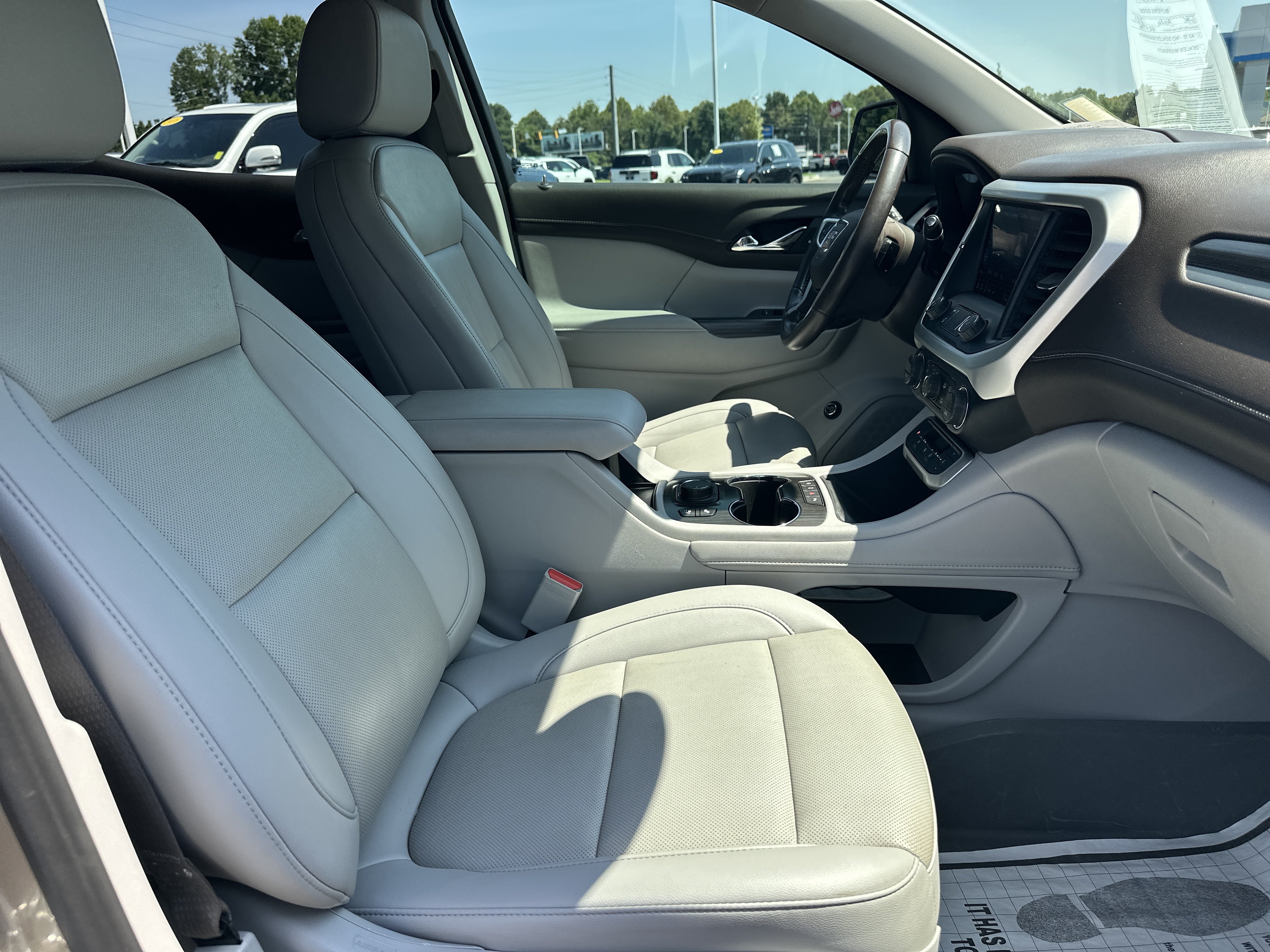 Used 2022 GMC Acadia SLT w/ Technology Package FWD image 14