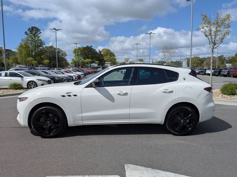 Used 2022 Maserati Levante GT AWD/4WD image 6