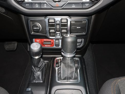 Used 2026 Jeep Gladiator Mojave AWD/4WD image 19