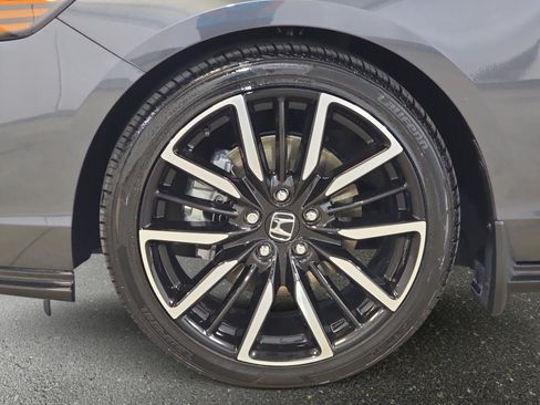 Certified 2025 Honda Accord Touring image 30