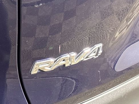 Used 2020 Toyota RAV4 XLE AWD/4WD image 23