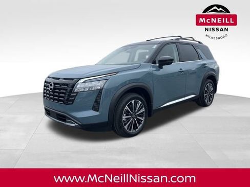 New 2026 Nissan Pathfinder Platinum image 3