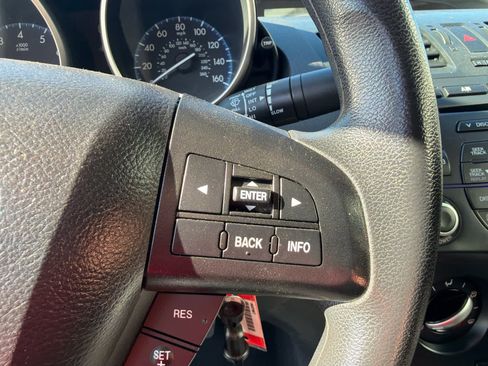Used 2013 MAZDA MAZDA3 i Sport FWD image 22