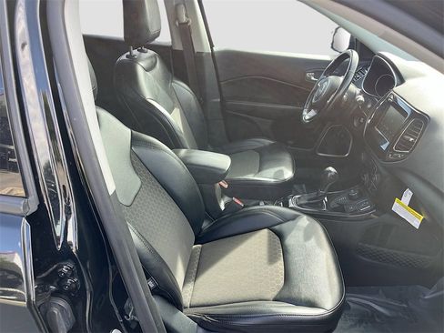 Used 2020 Jeep Compass Latitude image 25