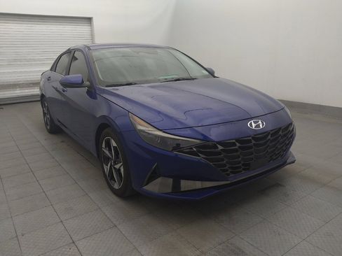 Used 2023 Hyundai Elantra Limited w/ Preferred Accessory Package FWD image 13