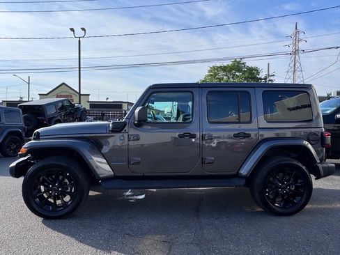Used 2025 Jeep Wrangler Unlimited Sahara AWD/4WD image 4