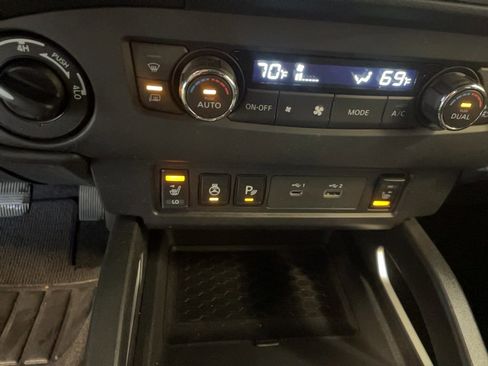 Used 2024 Nissan Frontier SV w/ Technology Package image 4