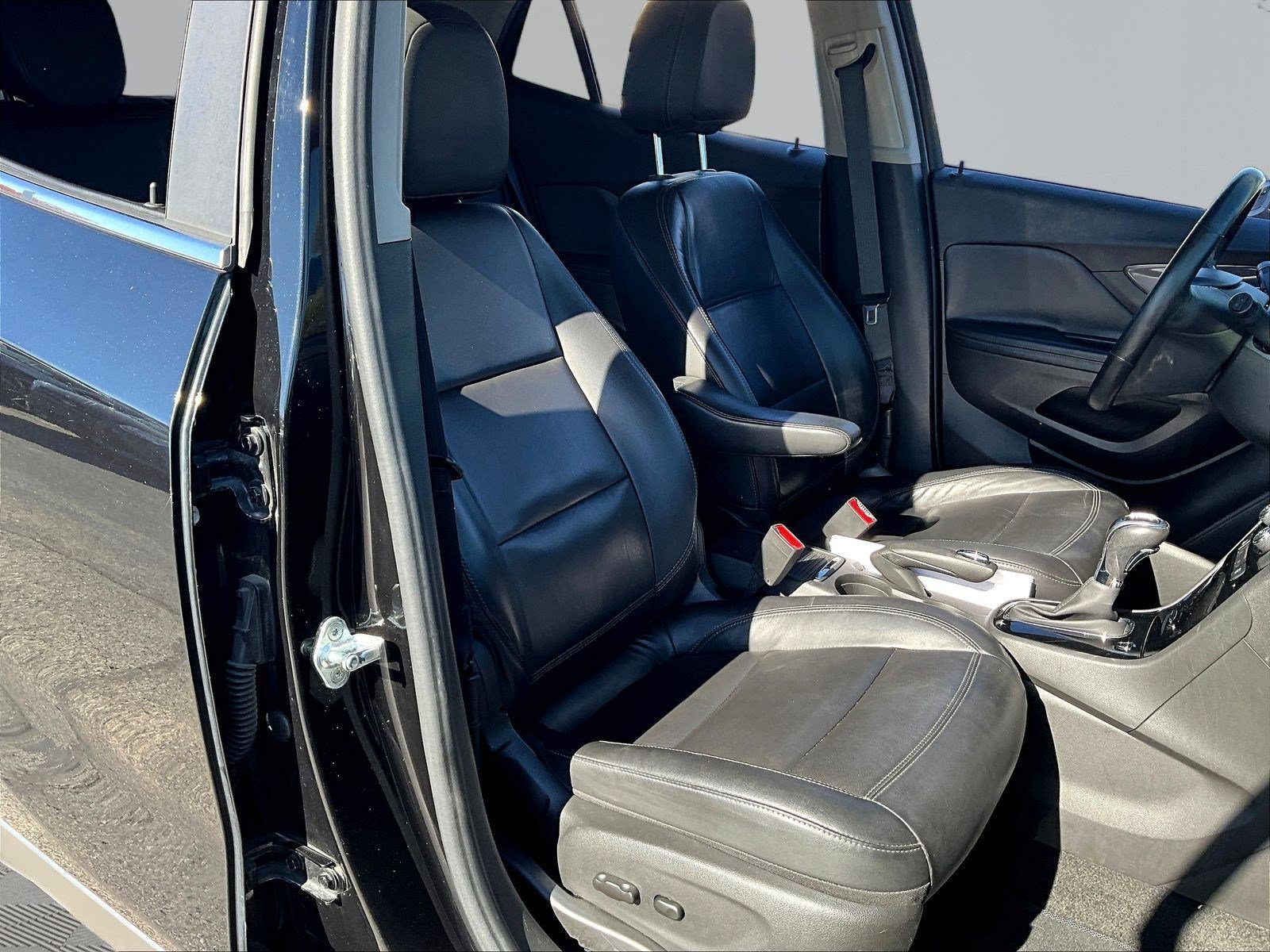 Used 2020 Buick Encore Essence FWD image 28