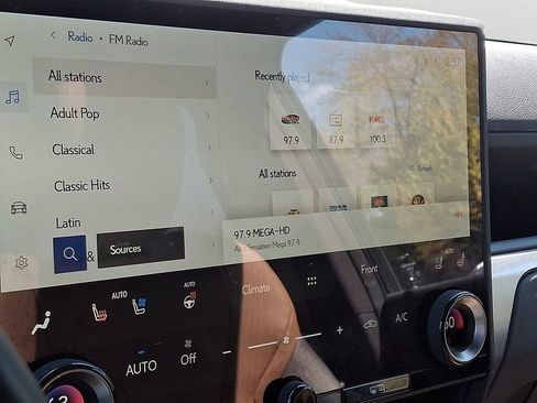 Used 2024 Lexus GX 550 w/ Cold Area Package AWD/4WD image 19