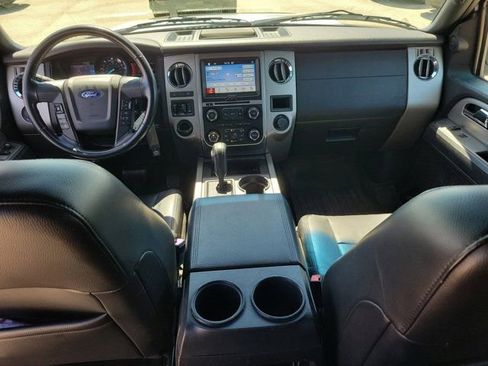 Used 2016 Ford Expedition XLT w/ Equipment Group 202A RWD image 17