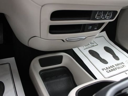 Used 2022 Chrysler Pacifica Touring-L FWD image 20