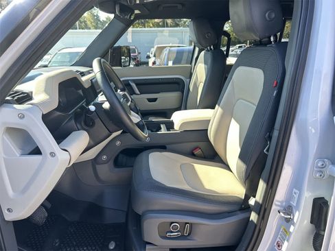 Used 2023 Land Rover Defender 130 X-Dynamic SE image 11