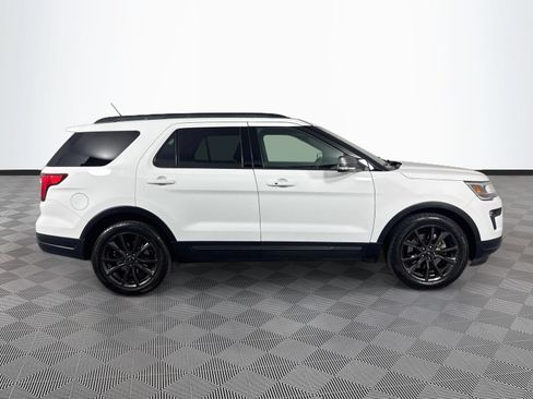Used 2018 Ford Explorer XLT w/ Equipment Group 202A FWD image 8