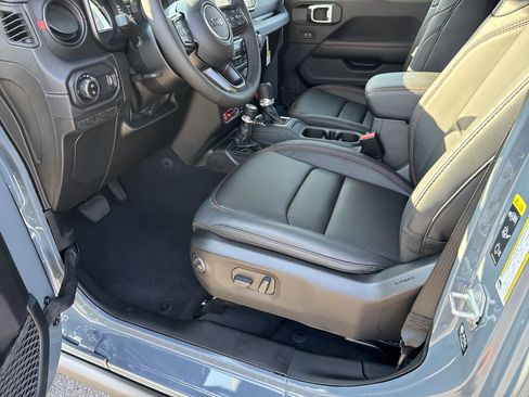 New 2025 Jeep Gladiator Rubicon image 16