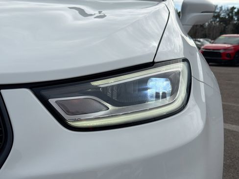 Used 2021 Chrysler Pacifica Touring-L w/ Uconnect Theater Family Group image 9