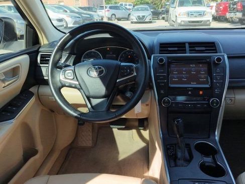Used 2017 Toyota Camry XLE FWD image 19
