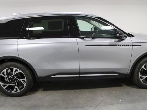 New 2026 Lincoln Nautilus Premier image 10