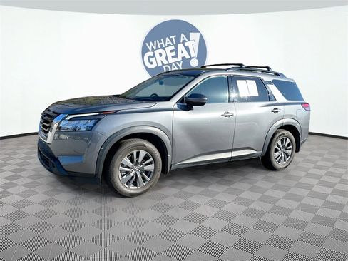 Certified 2022 Nissan Pathfinder SV image 30