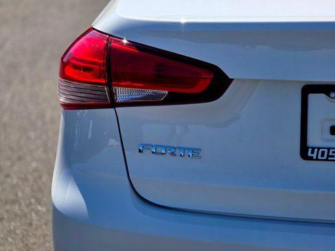 Used 2018 Kia Forte LX FWD image 11