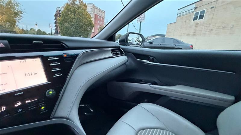 Used 2020 Toyota Camry SE FWD image 34