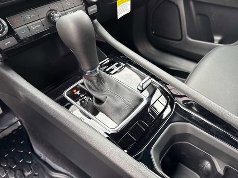 New 2026 Jeep Compass Latitude AWD/4WD image 25