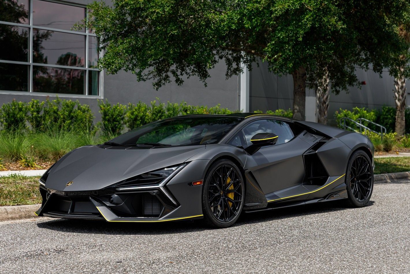 Used 2025 Lamborghini Revuelto AWD/4WD image 35