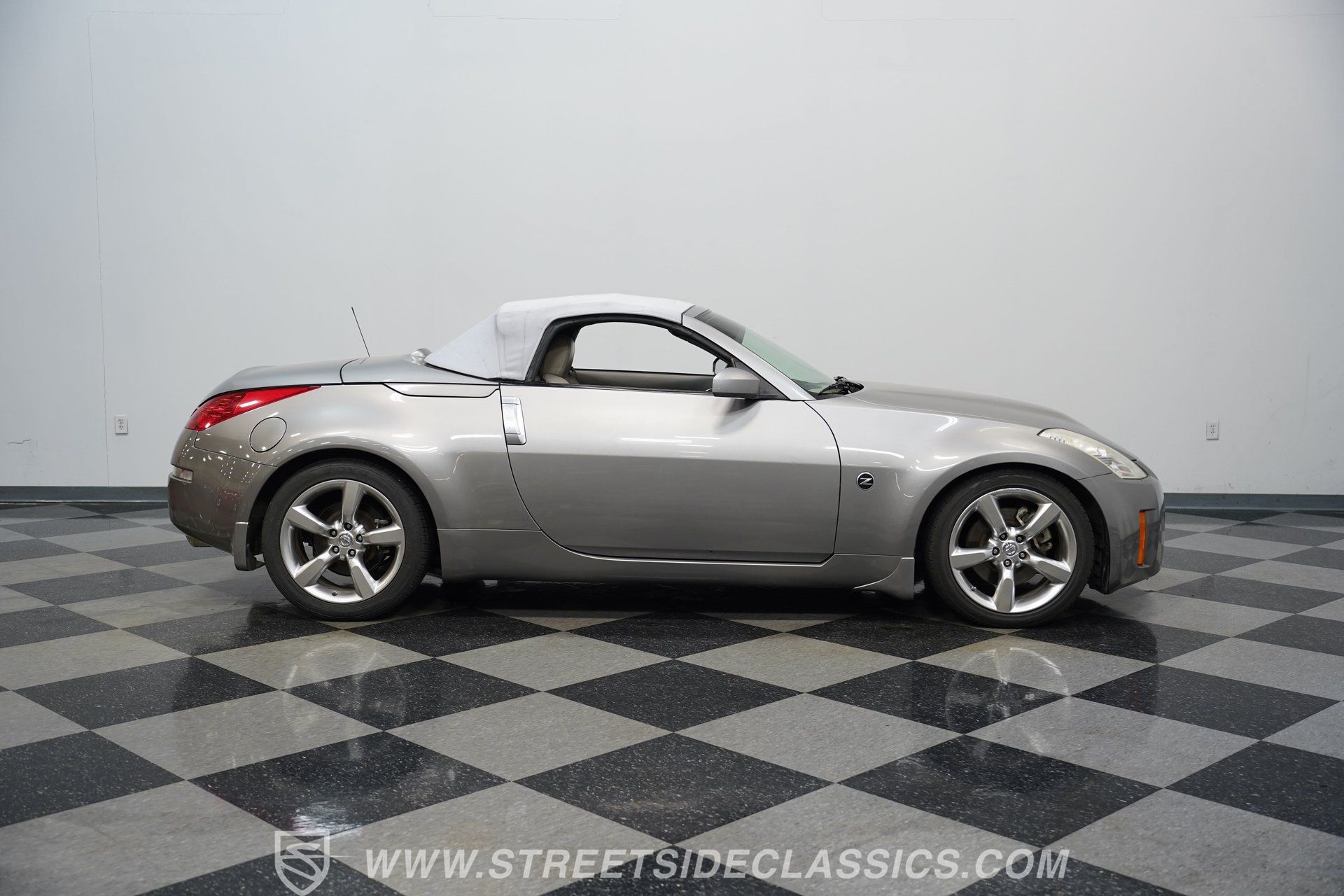 Used 2007 Nissan 350Z Touring RWD image 15