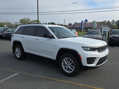 Used 2025 Jeep Grand Cherokee Laredo X image 5