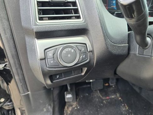 Used 2018 Ford Explorer XLT w/ Equipment Group 202A AWD/4WD image 18