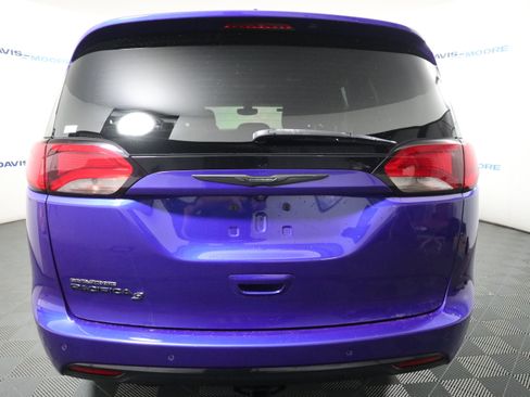 Used 2020 Chrysler Pacifica Touring w/ S Appearance Package image 7