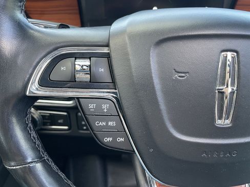 Used 2019 Lincoln Navigator L Select AWD/4WD image 39