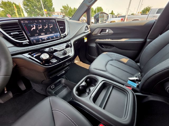 New 2027 Chrysler Pacifica Select AWD/4WD image 22