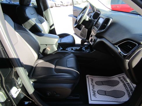 Used 2023 Jeep Cherokee Altitude Lux image 15