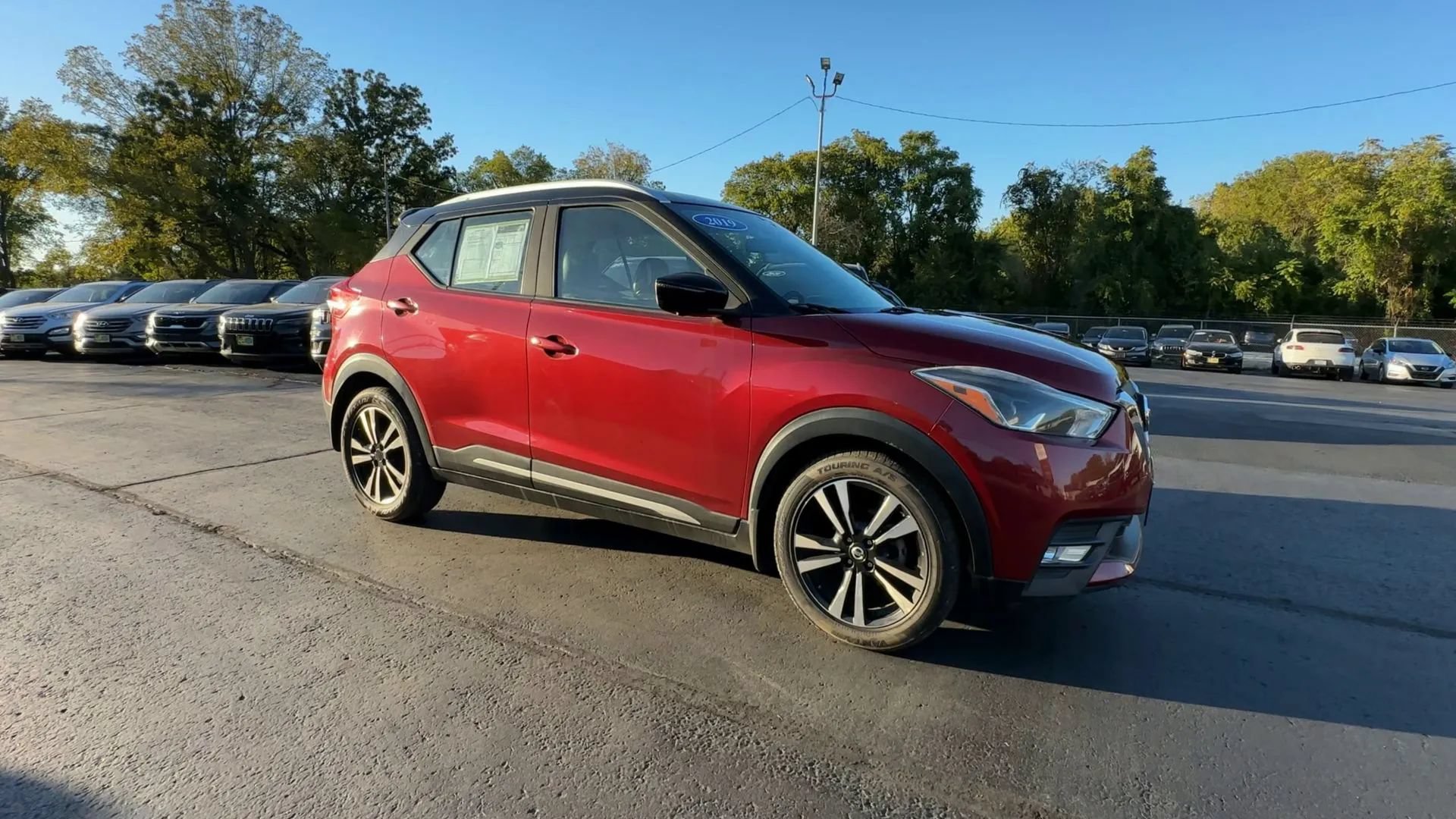 Used 2019 Nissan Kicks SR w/ SR Premium Package FWD image 4